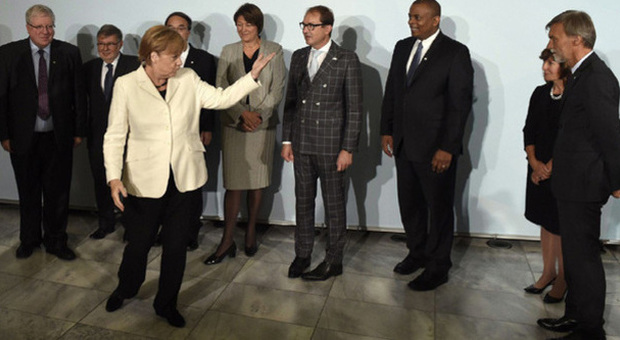 La Merkel al salone dell'auto di Francoforte con i ministri dei Trasporti del G7