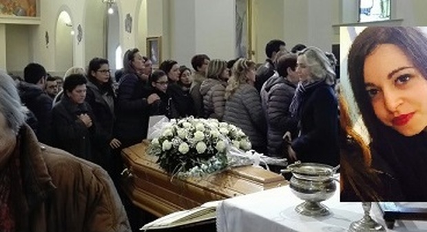 I funerali di Sonia Pinelli, 20 anni, morta nell'incidente sulla Statale Adriatica