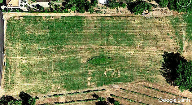Nuovi resti dell'Antica Roma, la sorpresa dopo una foto scattata da Google Earth: «Sotto il campo c'è un tesoro»