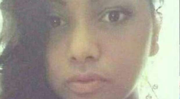 Shahida, 18 anni, mangia un hamburger: si sente male e muore poco dopo