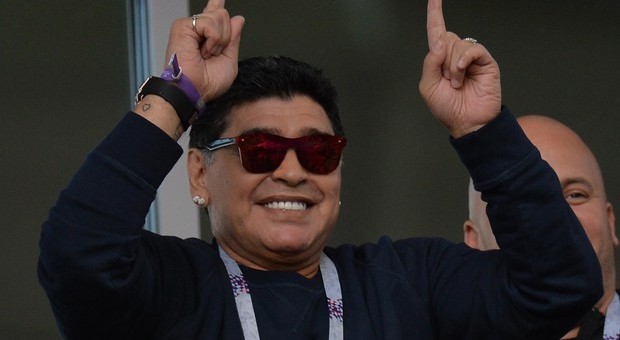 Maradona denunciato dalla ex moglie: «Umiliata e insultata per anni»