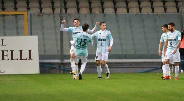 La gioia di Castorani dopo il gol dell'1-1 (Foto F. Antonellis)