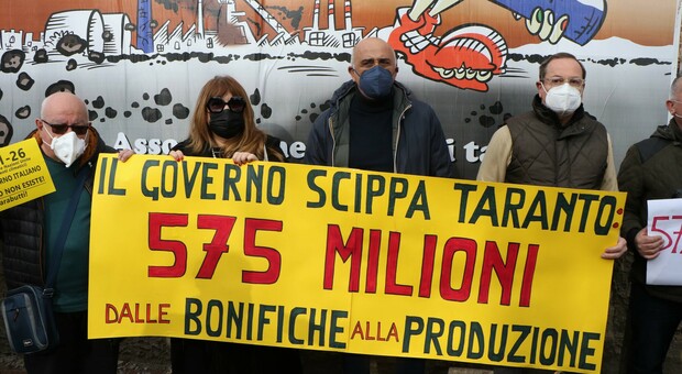 Gli ambientalisti tornano in strada a Taranto contro lo "scippo" di 575 milioni
