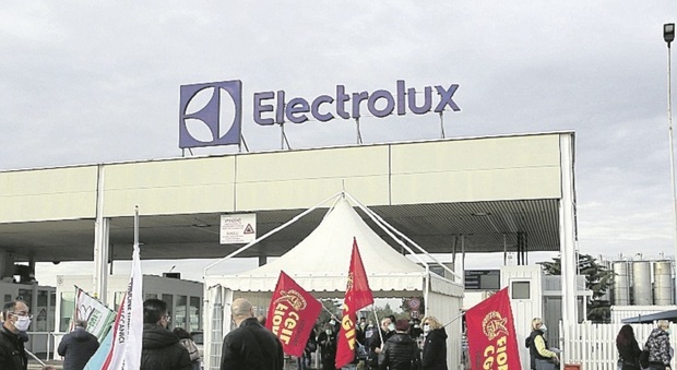 L'Electrolux di Susegana sciopera per maltempo: «Autotutela, mancanza di risposte su chiusura o permessi»