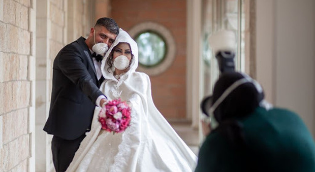 Matrimoni in Campania, De Luca firma l'ordinanza: ecco tutte le regole dai tamponi alle mascherine