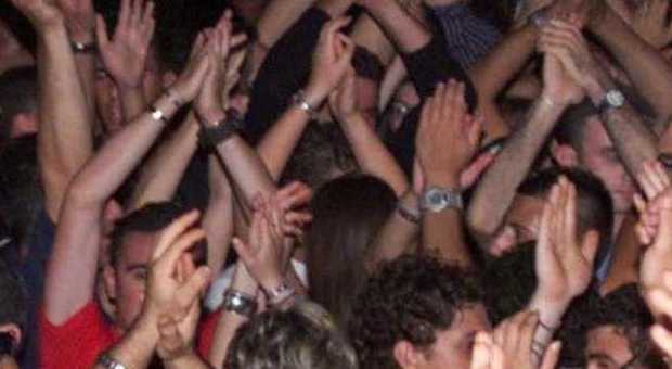 Sigilli alla discoteca abusiva: i party organizzati con il tam-tam su facebook