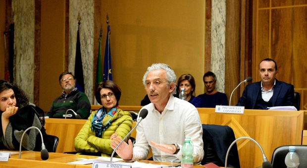 Il sindaco di Latina, Damiano Damiano Coletta, con la sua giunta