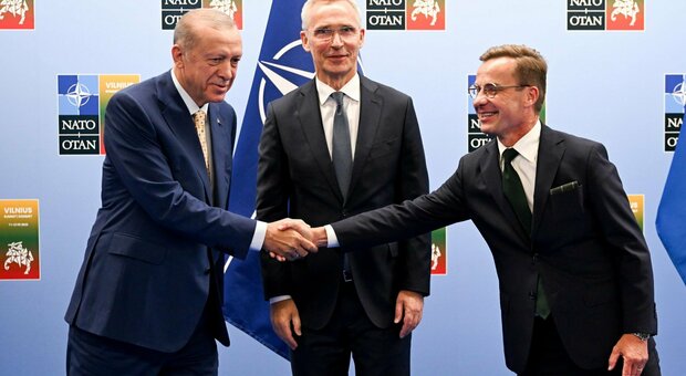 Stoltenberg: «Trovato accordo, Svezia presto nella Nato». Kiev: la città di Bakhmut è sotto il nostro controllo