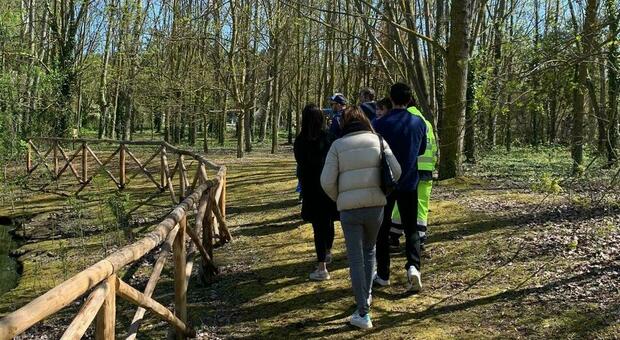 Stradomenica, passeggiata ai laghetti del Miralfiore: «Parco sempre più accessibile»