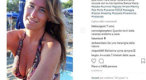 Maria Elena Boschi, tenera zia in spiaggia: sorrisi e relax con la nipotina in Maremma Foto