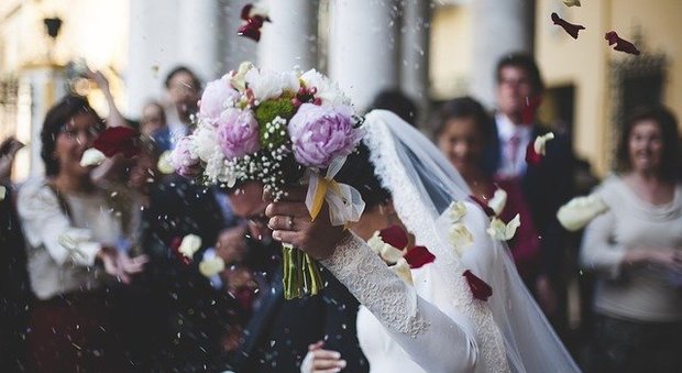 Coronavirus, rinviati il 90% dei matrimoni: ci si sposerà d'inverno o nel 2021
