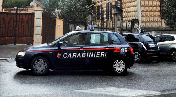 Roma, con cacciavite e lastra tentavano furto in appartamento: arrestati due rom