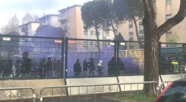 Scontri tra tifosi della Fiorentina e Polizia