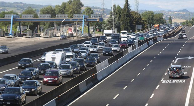 Esodo di Ferragosto, traffico in aumento del 4%: ecco strade e autostrade da bollino rosso