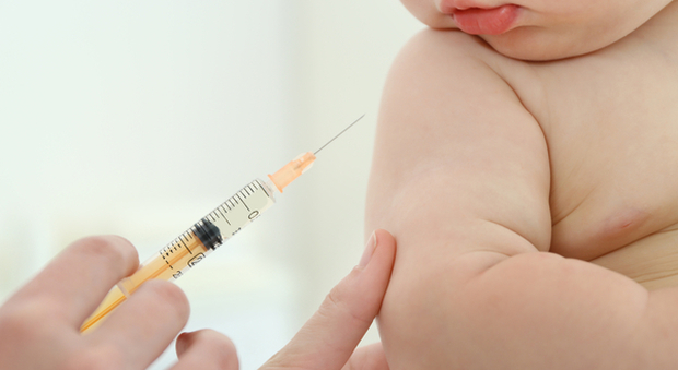 Niente nido per i bimbi non vaccinati: "Per evitarlo serve un certificato del pediatra"