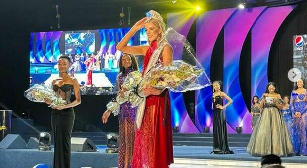 Modella bianca vince Miss Zimbabwe e nel Paese africano scoppia la polemica: «Assurdo»
