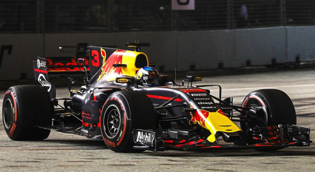 Daniel Ricciardo con la sua Red Bull