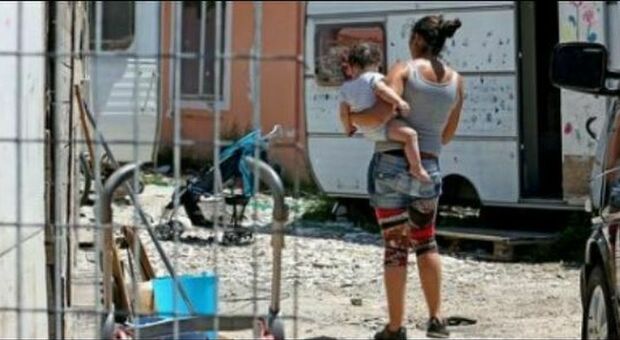 Roma, arriva il bonus per i rom: 10mila euro per trovarsi una casa e lasciare i campi