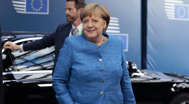 Merkel: «Ho parlato con Conte ma non della procedura»