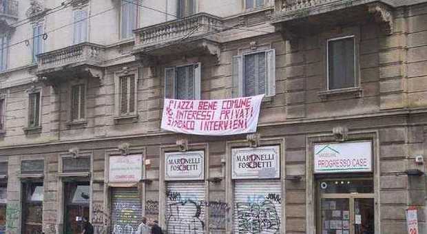Milano, la protesta dei residenti di piazza XXIV Maggio: "Basta ecomostri"