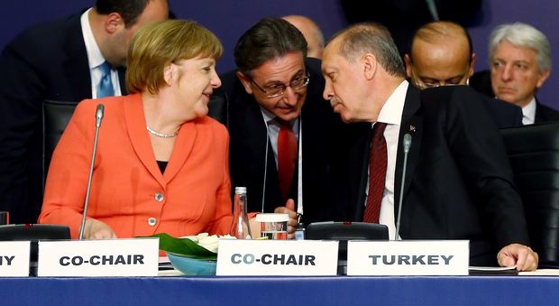 Istanbul, Merkel a Erdogan: «Rispetti la democrazia o niente liberalizzazione dei visti»