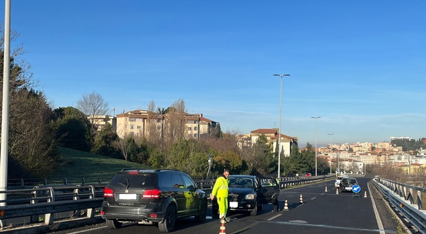 Ancona, tamponamento con 4 feriti: una bimba al Salesi e traffico in tilt sull'Asse