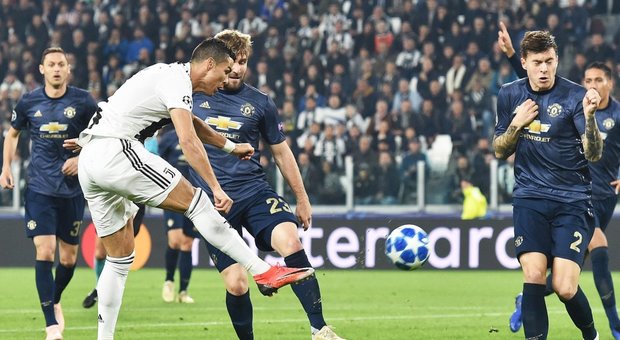 Juventus-Man United 1-2: non basta CR7, l'autogol di Alex Sandro punisce i bianconeri