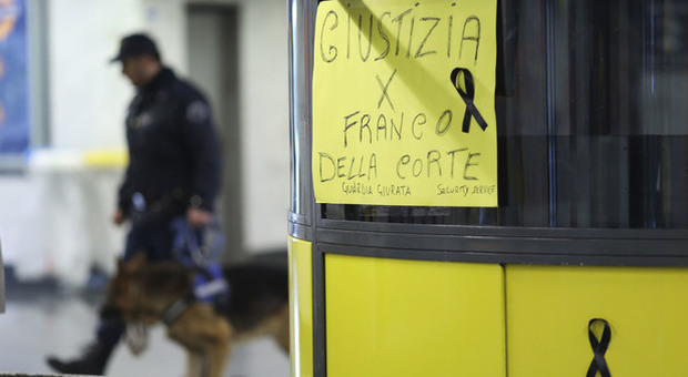 Vigilante ucciso a Napoli, il figlio: «Pene lievi, il processo è diventato un discount»