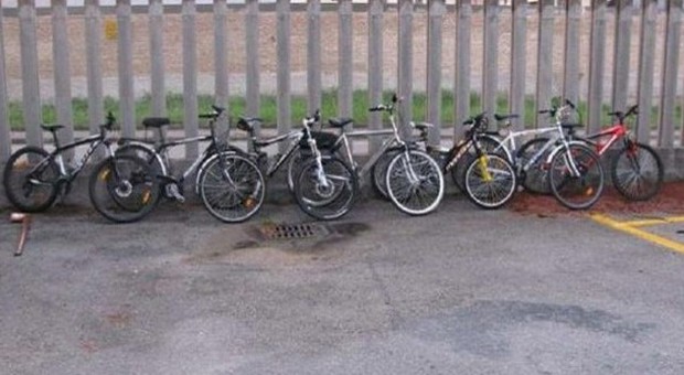 REFURTIVA - Parte delle biciclette recuperate dai Carabinieri