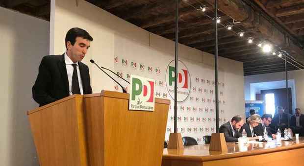 Pd, Martina: «Guiderò il partito con collegialità, M5S e Lega governino». Renzi: «Mi dimetto ma non mollo»