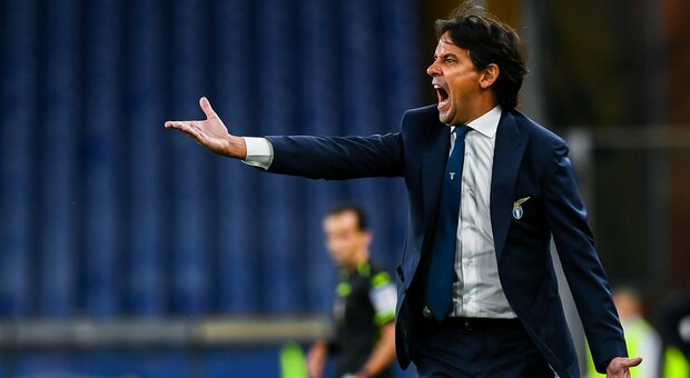 Lazio sotto pressione dopo il ko con la Samp: Lotito striglia Inzaghi, i tifosi contestano il club per il mercato scadente e domani c'è già la Champions