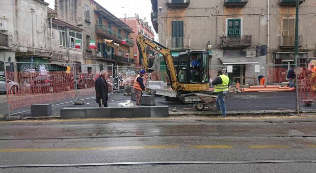 Napoli, corsia per i tram a San Giovanni: ritardi nei lavori, slitta il cantiere