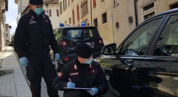 I carabinieri hanno smascherato il vandalo di via Mezzaterra: è una donna