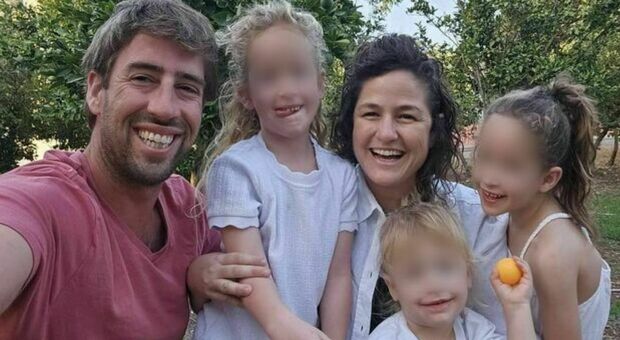 Israele, famiglia sterminata da Hamas: morti papà, mamma, le due gemelline di 6 anni e la figlia più piccola