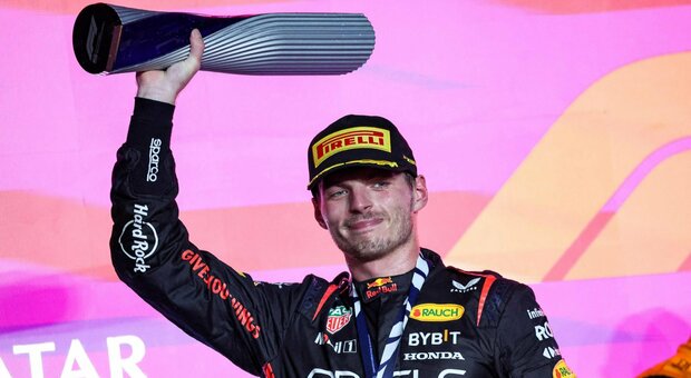 Max Verstappen festeggia a Doha dopo la sua qurantanovesima vittoria in F1