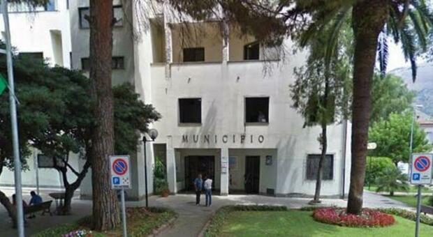 Il municipio di Sapri (Salerno)