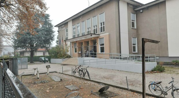 Furto di bici dal giardino della scuola media Sarto di Castelfranco, fermato il ladro 20enne