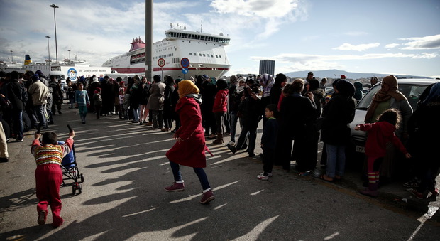 Migranti, ad aprile via allo “scambio” profughi Turchia-Ue. Otto navi per rimpatriare gli "irregolari"