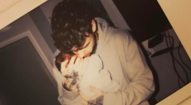 Liam Payne con il figlio appena nato