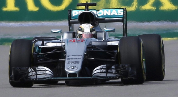 Hamilton con la Mercedes è stato il più veloce nella 2° sessione di prove libere del Gp di Russia, che si correrà domenica a Sochi