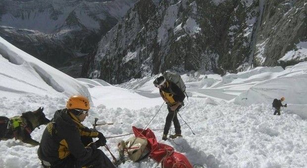 Avvistati tre cadaveri sul Monte Bianco: sono di alpinisti deceduti 20 anni fa