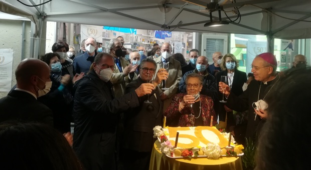 Pompei, la farmacia storica compie 50 anni: festa con l'arcivescovo