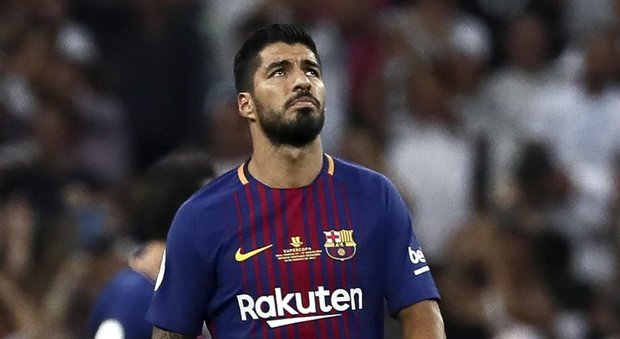 Barcellona, Suarez fuori 4-5 settimane per problemi al ginocchio