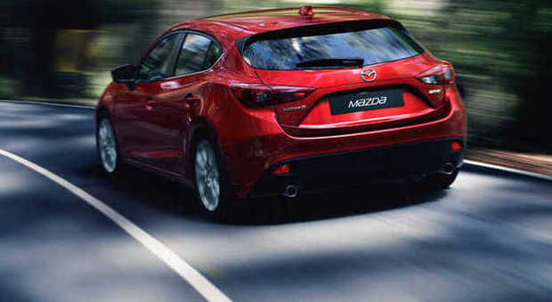 La nuova Mazda3 durante la pirma prova su strada in Germania, nei dintorni di Francoforte