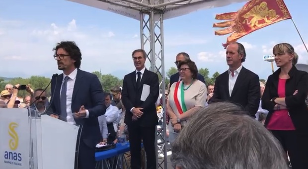 Toninelli a Treviso: «L'autonomia va fatta, stiamo lavorando intensamente»