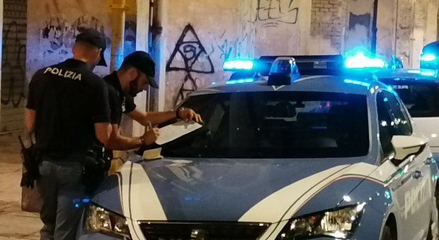 Ancona, non vuol scendere dal bus e aggredisce i poliziotti: nigeriano in manette