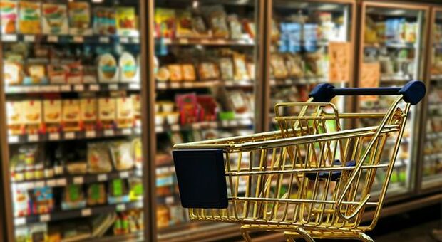 Dati Istat, consumatori e imprese lanciano l'allarme sulla frenata dei consumi