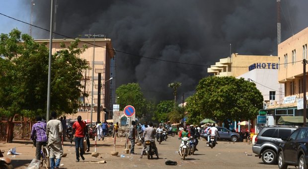 Burkina Faso, attacco alla sede dell'esercito: spari sui passanti, 30 morti
