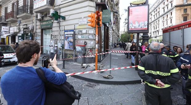 Napoli, l'ambulanza viene dirottata a Porta di Massa dal turista ferito alla testa e una donna partorisce al bar