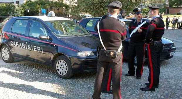 Sangue a Erba: uomo uccide la mamma di 89 anni, poi chiama i carabinieri. "Era malata di Alzheimer"